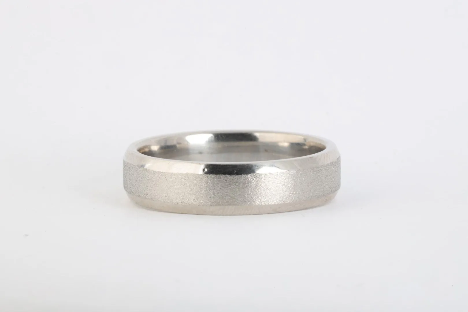 500 Palladium Band Ring Size 12 (9.52g.)